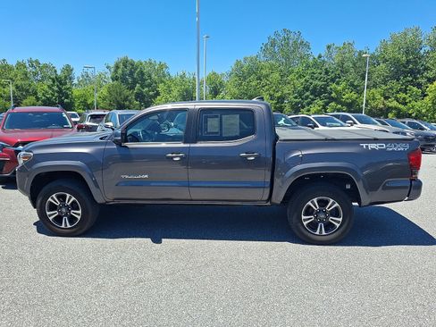 Used 2016 Toyota Tacoma TRD Sport w/ Premium & Technology Package AWD/4WD image 7