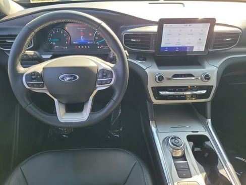 Certified 2022 Ford Explorer XLT w/ Equipment Group 202A RWD image 4