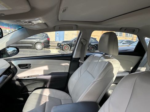 Used 2013 Toyota Avalon Limited image 37