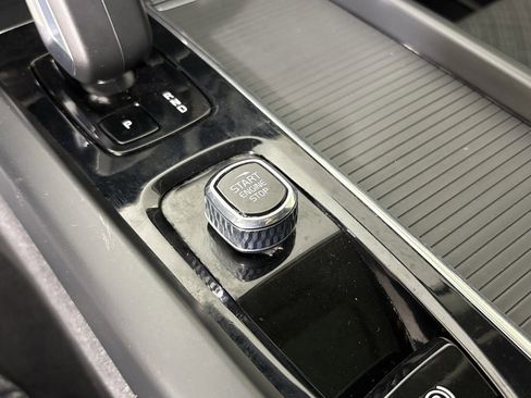 Used 2023 Volvo XC60 B5 Core image 24