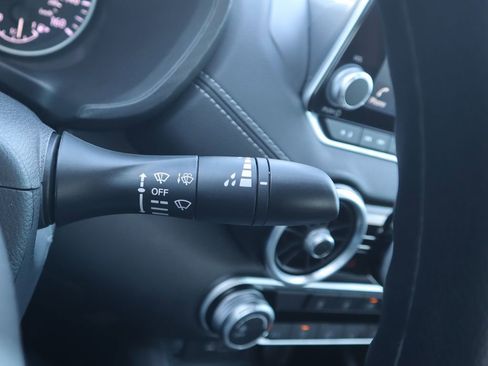 Used 2025 Nissan Sentra SV w/ Trunk Package image 18