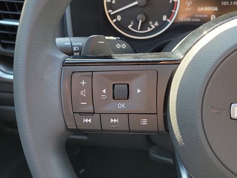 Used 2023 Nissan Rogue SV FWD image 23