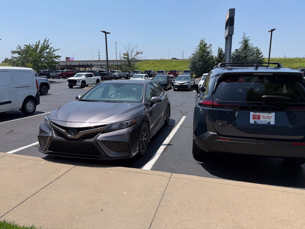 Used 2022 Toyota Camry SE w/ Cold Weather Package FWD image 2