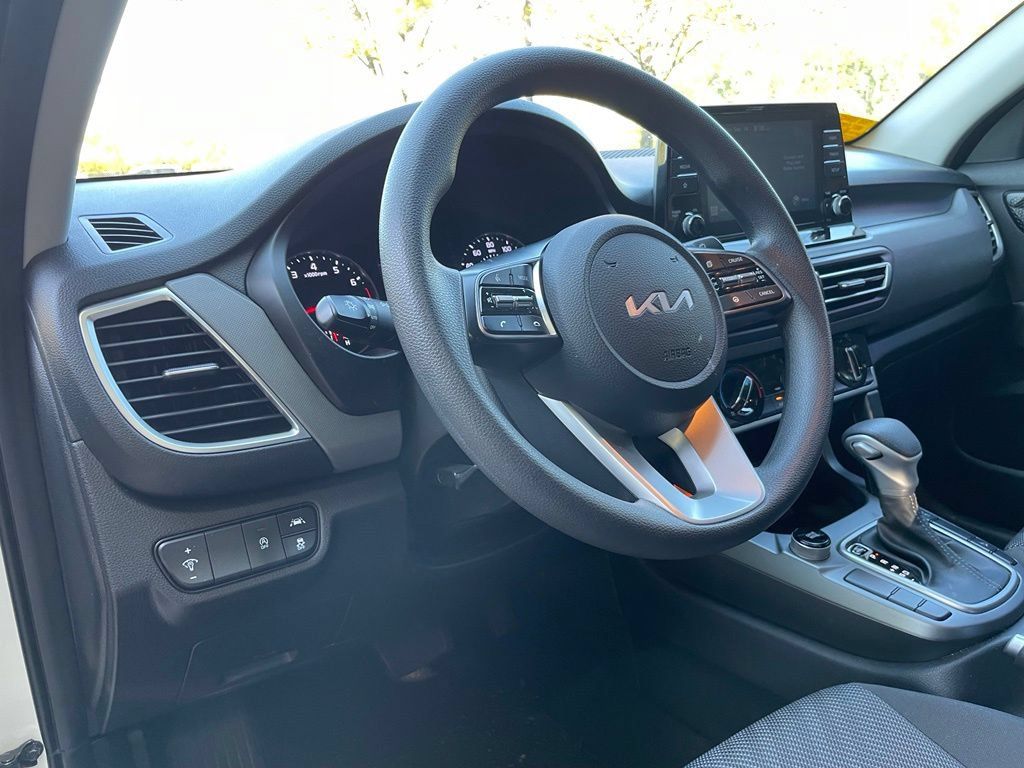 Used 2023 Kia Seltos LX AWD/4WD image 10