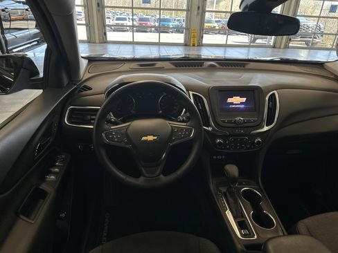 Used 2024 Chevrolet Equinox LT image 2