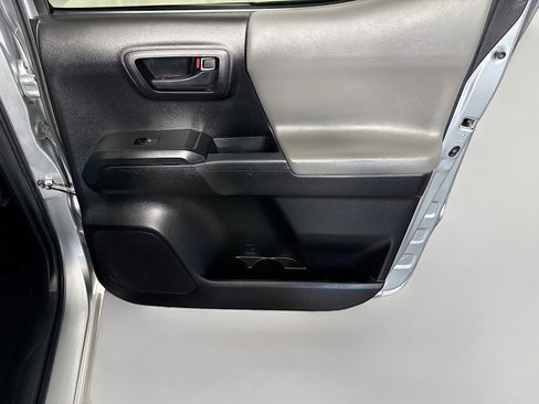 Used 2022 Toyota Tacoma SR AWD/4WD image 27