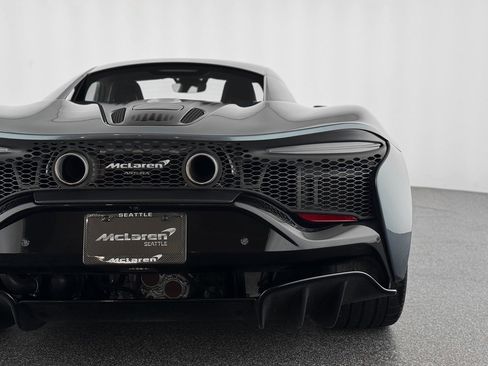Used 2023 McLaren Artura image 40