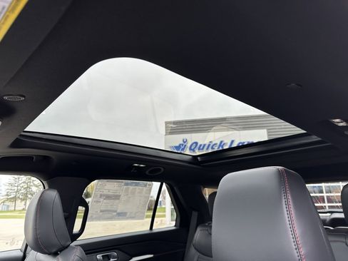 New 2026 Ford Explorer ST-Line w/ ST-Line Street Pack image 13