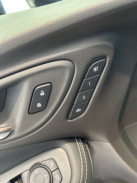 Used 2025 Buick Encore GX Avenir w/ Avenir Technology Package AWD/4WD image 12