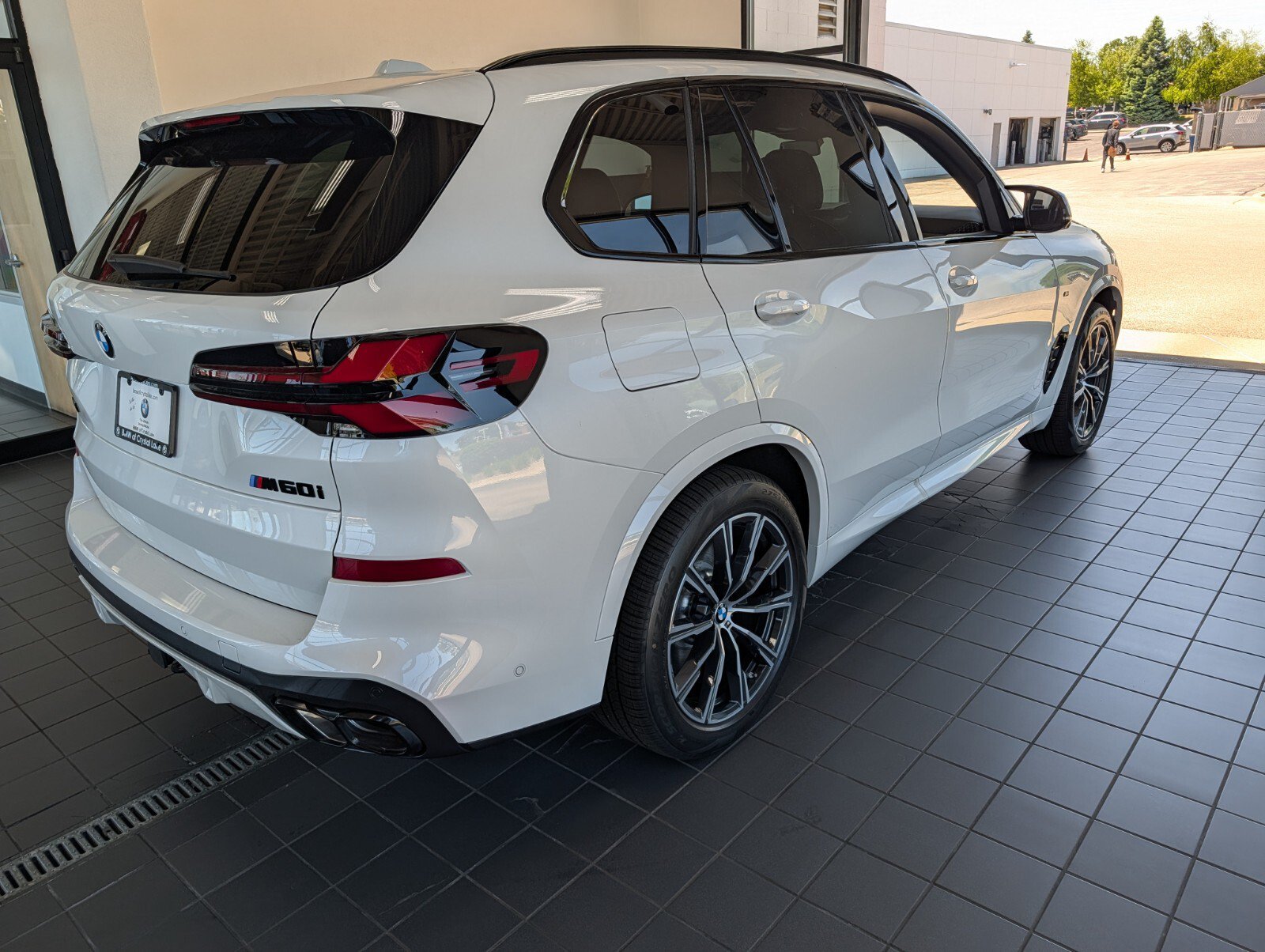 New 2026 BMW X5 M60i w/ Climate Comfort Package AWD/4WD image 2