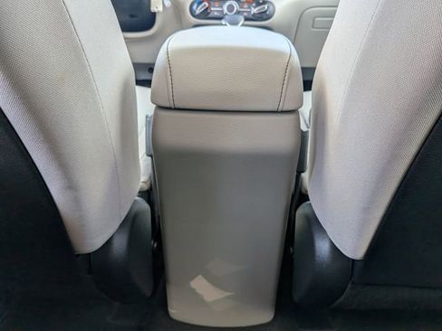 Used 2025 Kia Soul LX w/ LX Technology Package FWD image 15