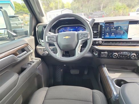 Used 2025 Chevrolet Silverado 3500 LT AWD/4WD image 13