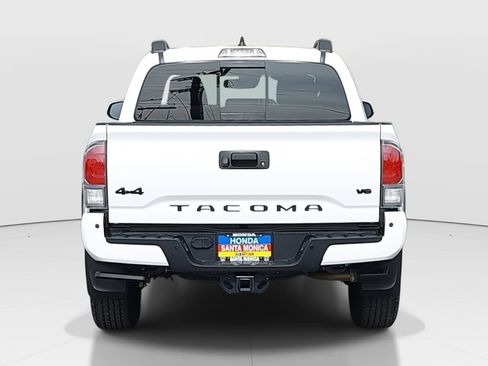 Used 2021 Toyota Tacoma TRD Off-Road image 6