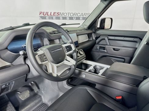 Used 2025 Land Rover Defender 110 S image 9