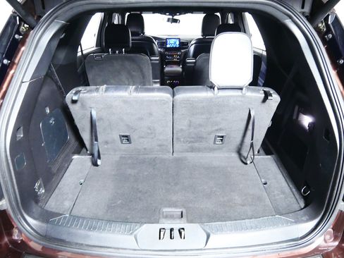 Used 2020 Ford Explorer XLT w/ Equipment Group 202A AWD/4WD image 18