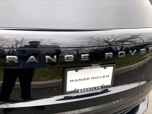 Used 2025 Land Rover Range Rover Long Wheelbase SE image 9