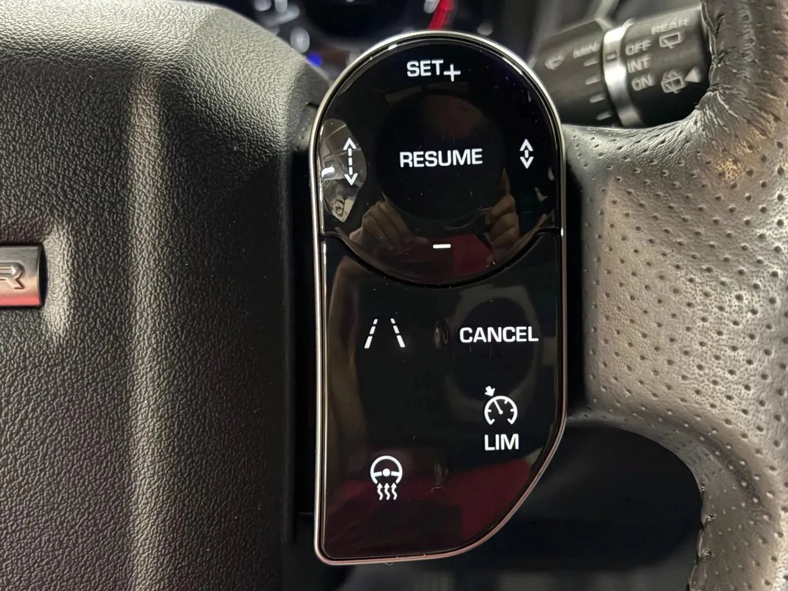 Used 2019 Land Rover Range Rover Sport HSE AWD/4WD image 36