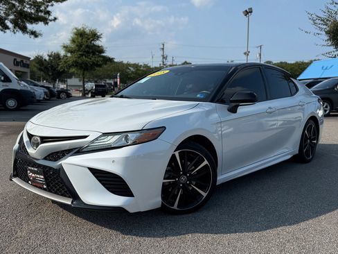 Used 2018 Toyota Camry XSE FWD image 2