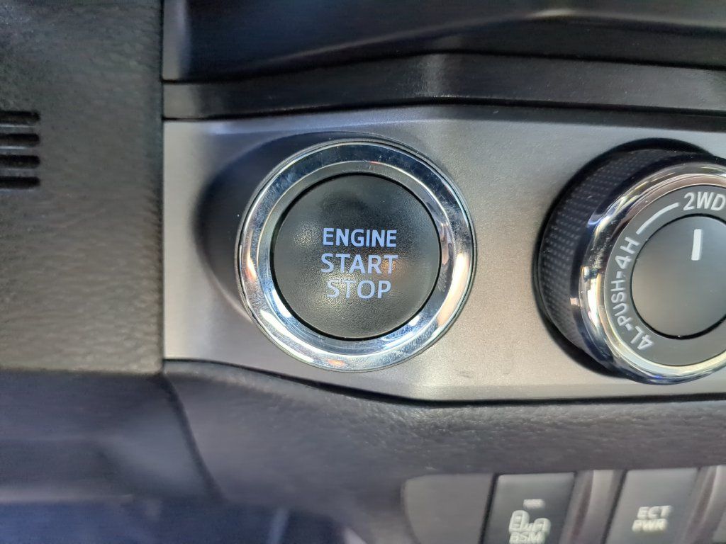 Used 2020 Toyota Tacoma TRD Off-Road w/ TRD Premium Off Road Package AWD/4WD image 31