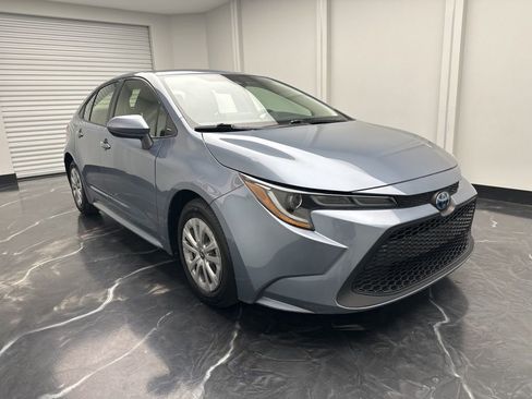 Used 2022 Toyota Corolla LE image 2
