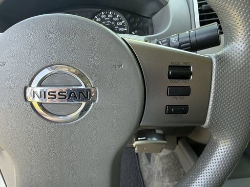 Used 2011 Nissan Frontier SV AWD/4WD image 19