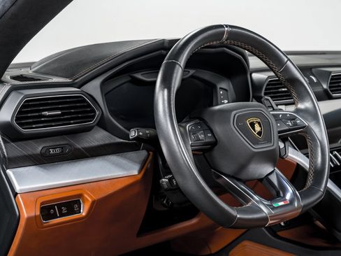 Used 2021 Lamborghini Urus AWD/4WD image 14