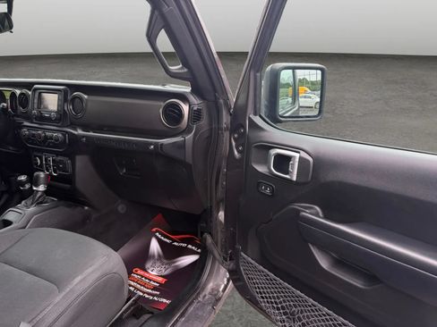 Used 2019 Jeep Wrangler Unlimited Sport S AWD/4WD image 19