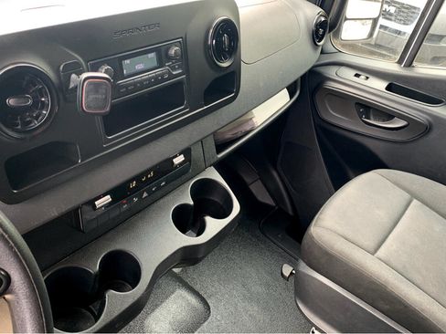Used 2021 Mercedes-Benz Sprinter 2500 image 12