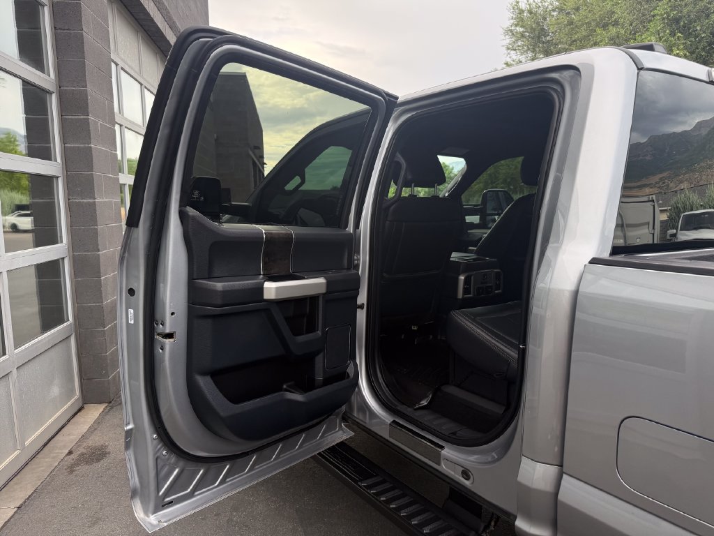 Used 2022 Ford F250 Lariat w/ Black Appearance Package AWD/4WD image 33