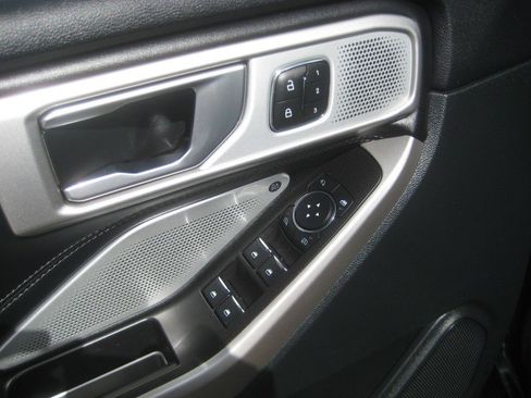 Used 2024 Ford Explorer Limited w/ Limited Technology Package AWD/4WD image 16