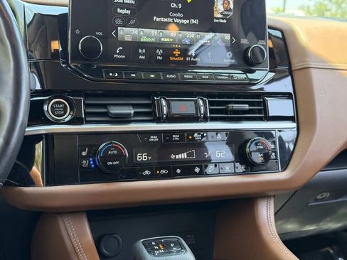 Used 2022 Nissan Pathfinder Platinum w/ Cargo Package FWD image 11