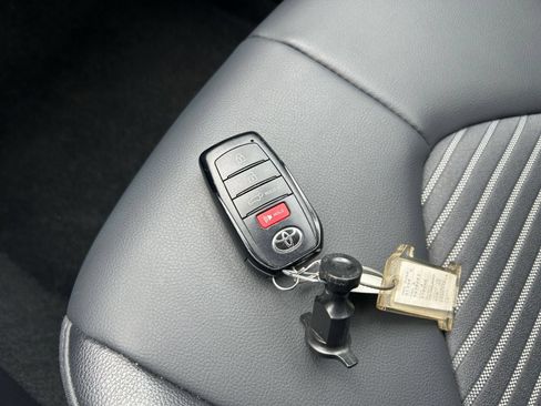 Used 2025 Toyota Highlander XSE AWD/4WD image 18