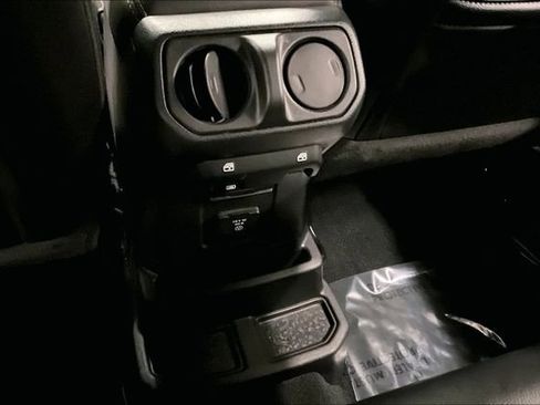 Used 2023 Jeep Wrangler Unlimited Sahara image 32