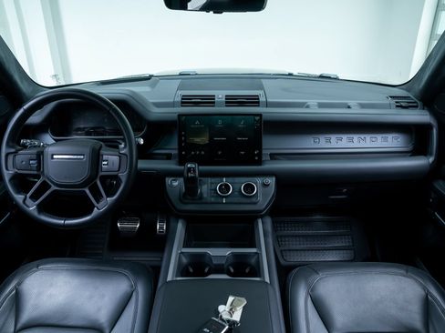 Used 2025 Land Rover Defender 110 V8 AWD/4WD image 9