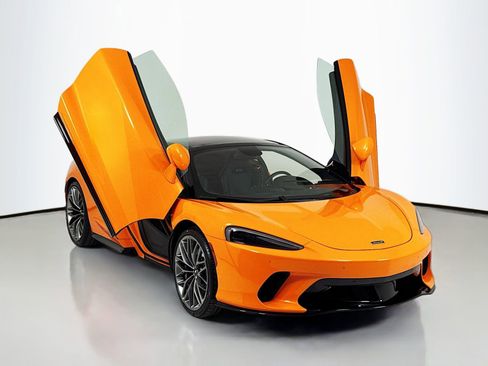 Used 2023 McLaren GT image 1