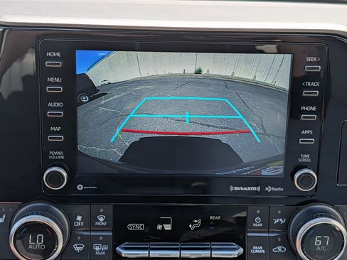 Used 2021 Toyota Highlander XLE AWD/4WD image 33