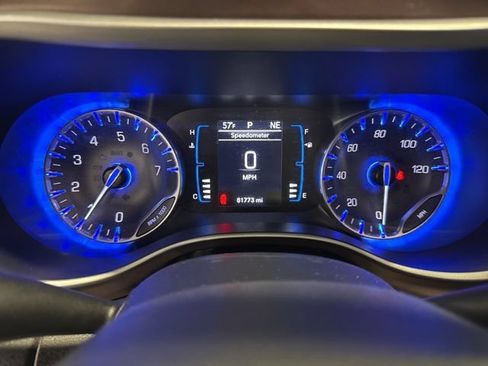 Used 2017 Chrysler Pacifica Touring-L FWD image 39