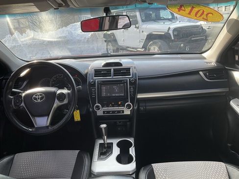 Used 2014 Toyota Camry SE image 16