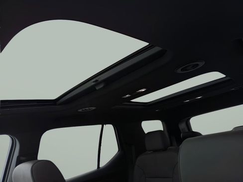 Used 2023 Chevrolet Traverse RS image 14