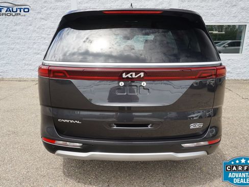 Used 2023 Kia Carnival EX FWD image 15