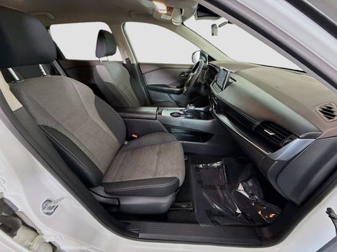 Used 2022 Nissan Rogue S image 29