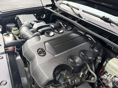 Used 2018 Toyota 4Runner Limited AWD/4WD image 15
