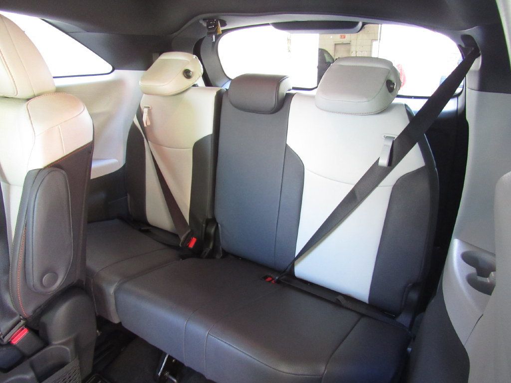 Used 2024 Toyota Sienna XSE AWD/4WD image 18