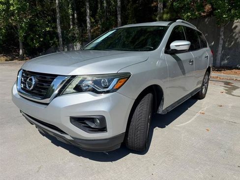 Used 2017 Nissan Pathfinder SV FWD image 2