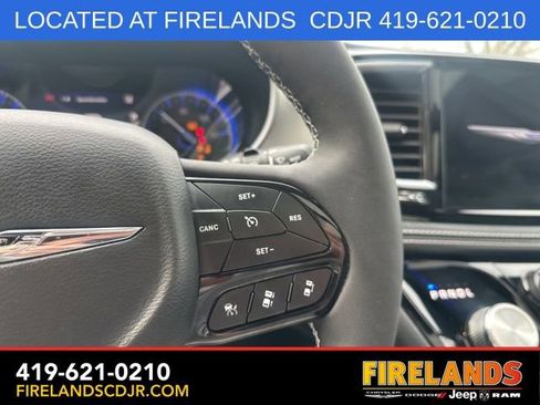 Used 2024 Chrysler Pacifica Limited w/ S Appearance Package FWD image 26