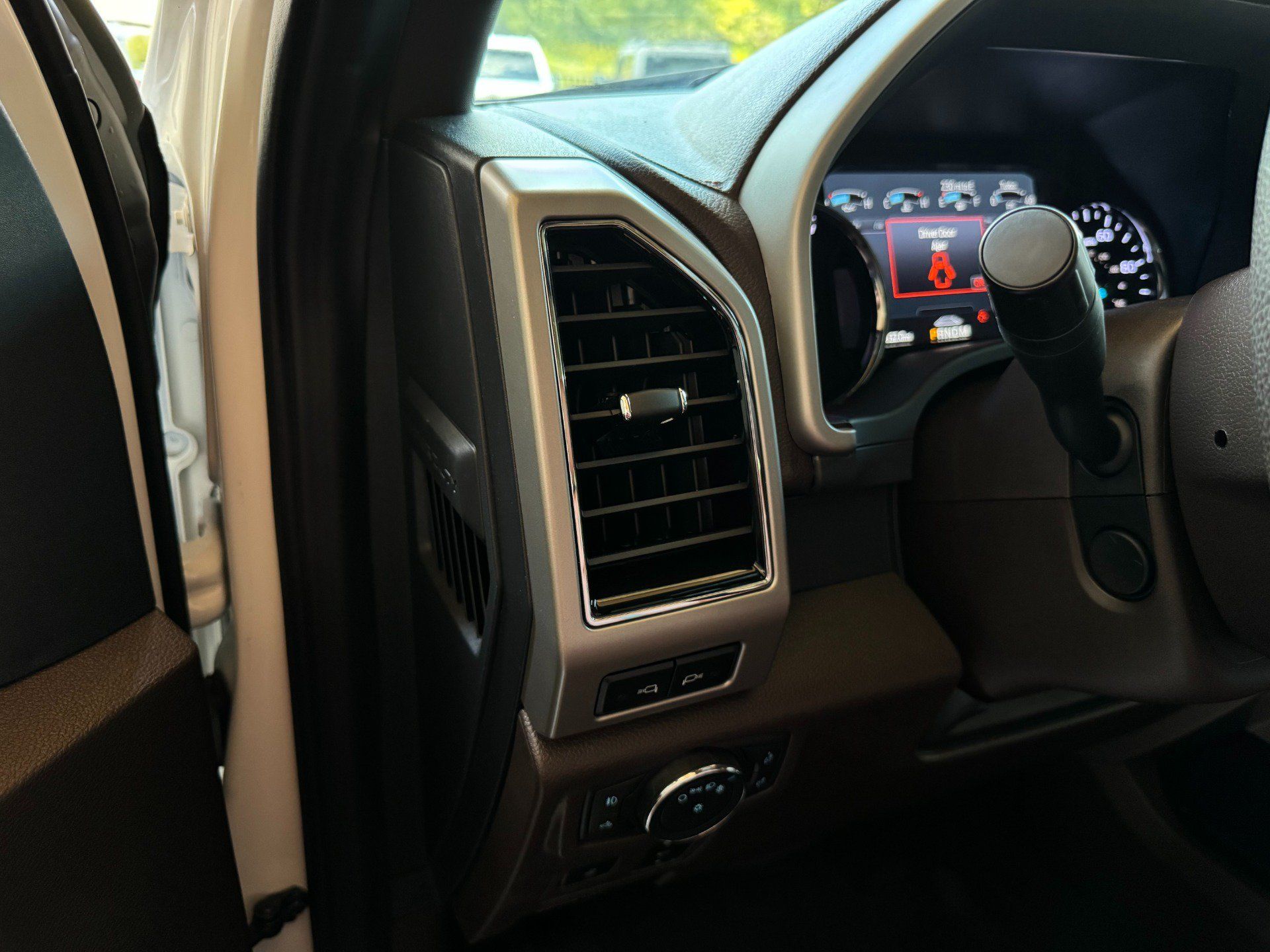 Used 2022 Ford F350 King Ranch w/ King Ranch Ultimate Package AWD/4WD image 15
