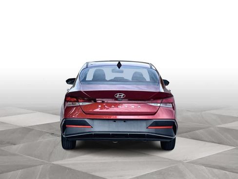 Used 2025 Hyundai Elantra SE FWD image 7