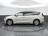 Used 2017 Chrysler Pacifica Touring-L Plus w/ Advanced Safetytec Group image 4
