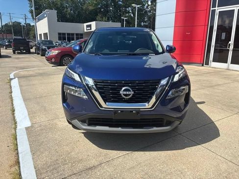 Used 2023 Nissan Rogue SV FWD image 2