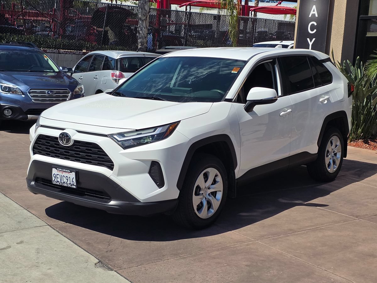 Used 2023 Toyota RAV4 LE AWD/4WD image 5